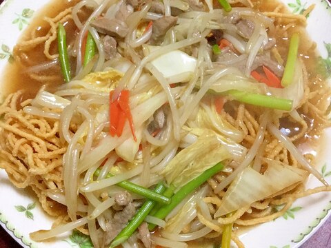 豚とニンニクの芽の野菜たっぷり太麺皿うどん。